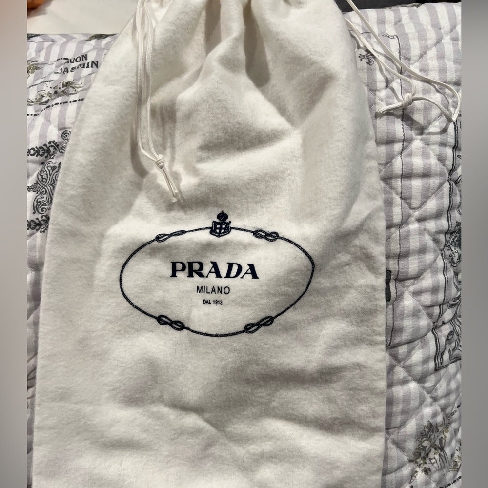 Prada Sandals!! Beautiful , very good conditions. Come with the original bag. - Picture 6 of 6